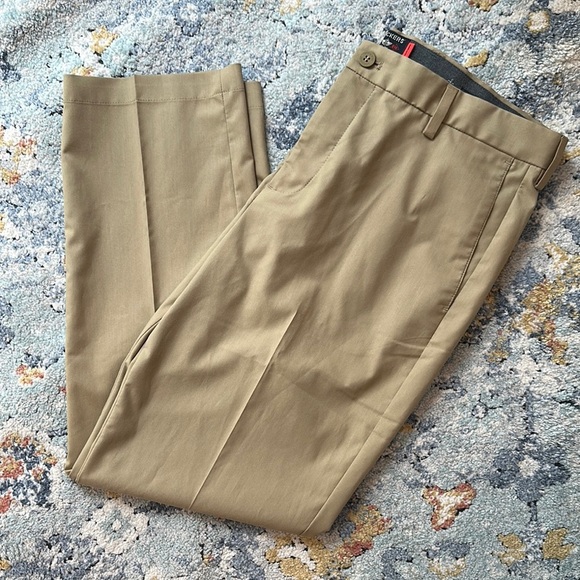 Dockers Men's Khaki Chinos - Picture 1 of 7